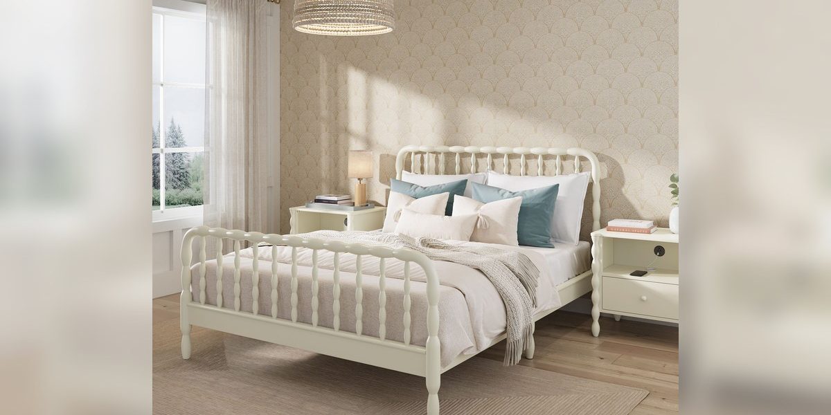 Bedroom Wood Balance: Plank & Beam Pieces for a Calmer Sleep Space