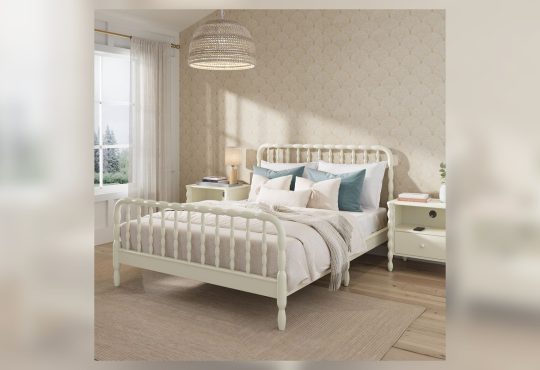 Bedroom Wood Balance: Plank & Beam Pieces for a Calmer Sleep Space