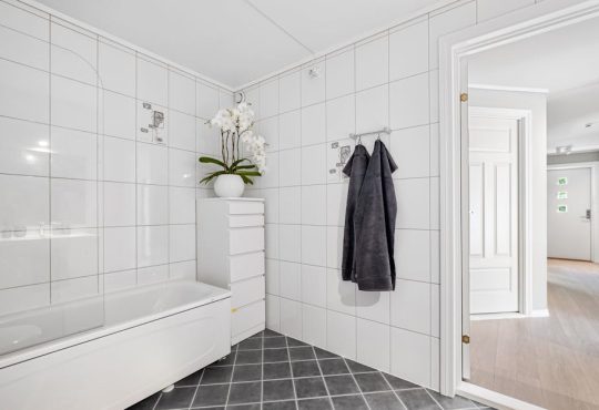My Go-To Tools for a Spotless Home: Bathrooms, Bedrooms, Floors
