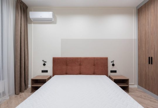 9 Smart Portable Air Conditioners That Actually Cool Your Bedroom